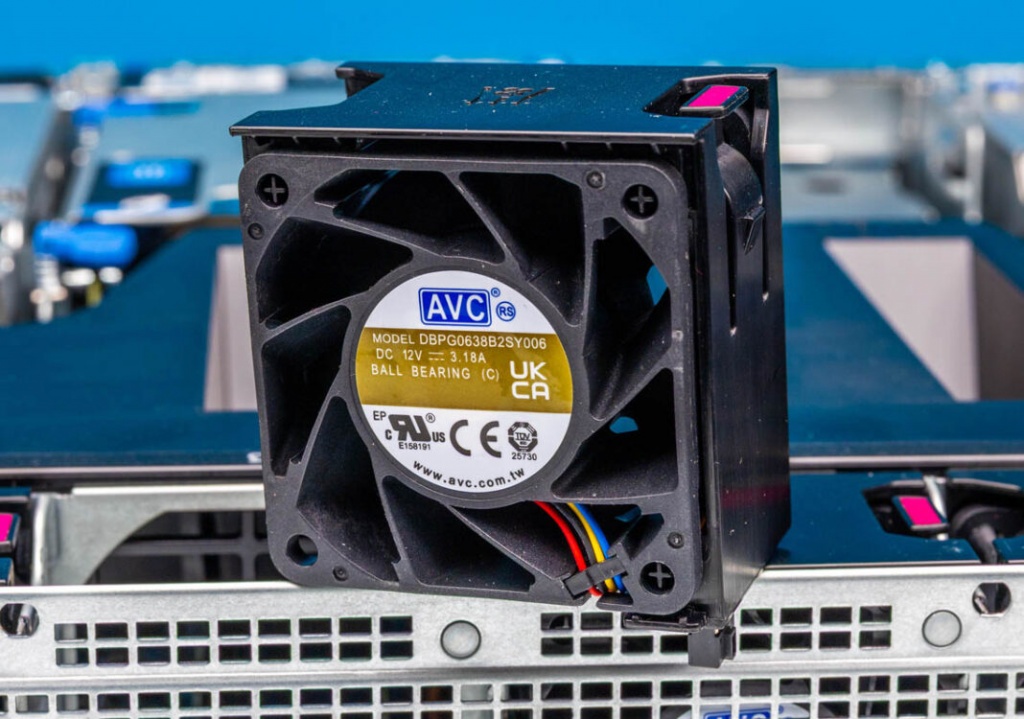 HPE-ProLiant-DL145-Gen11-Fan-1068x750.jpg