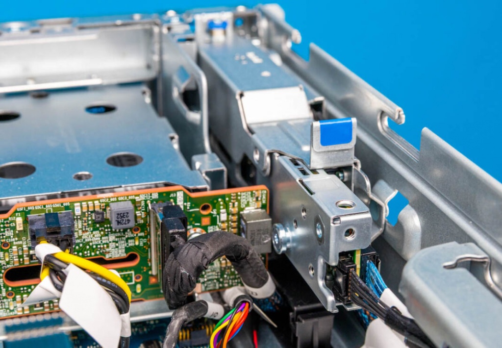 HPE-ProLiant-DL145-Gen11-Internal-Storage-Area-M.2-1068x741.jpg