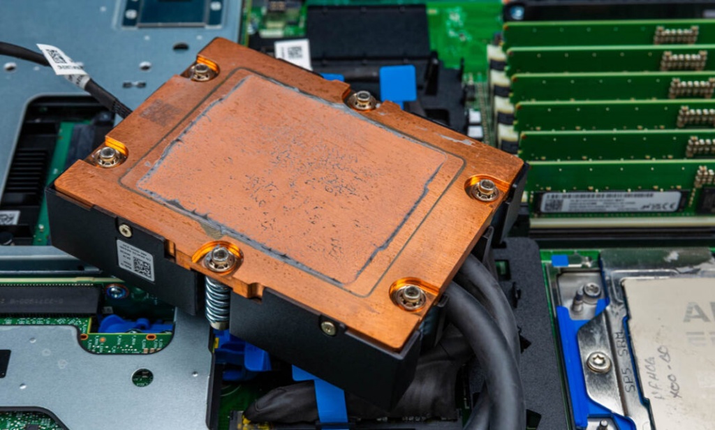 Dell-PowerEdge-R6715-Liquid-Cooling-Block-Bottom-1-1068x643.jpg