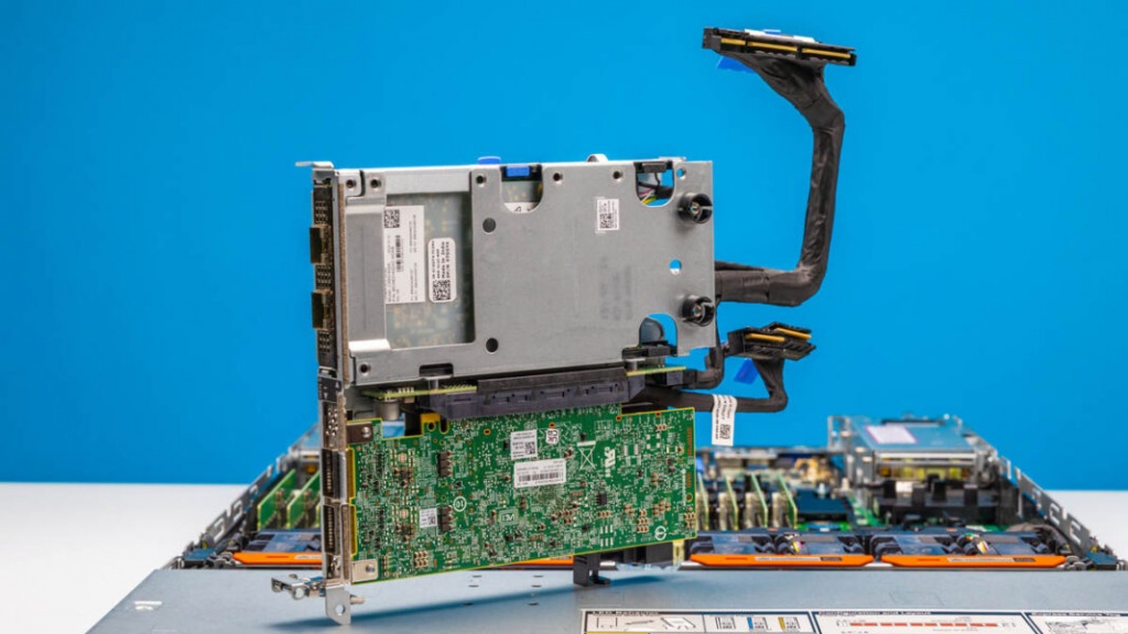 Dell-PowerEdge-R6715-Riser-2-13-1068x601.jpg