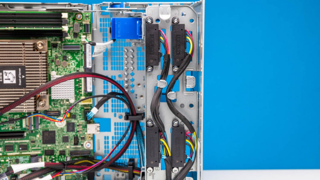 HPE-ProLiant-MicroServer-Gen11-Backplane-1.jpg