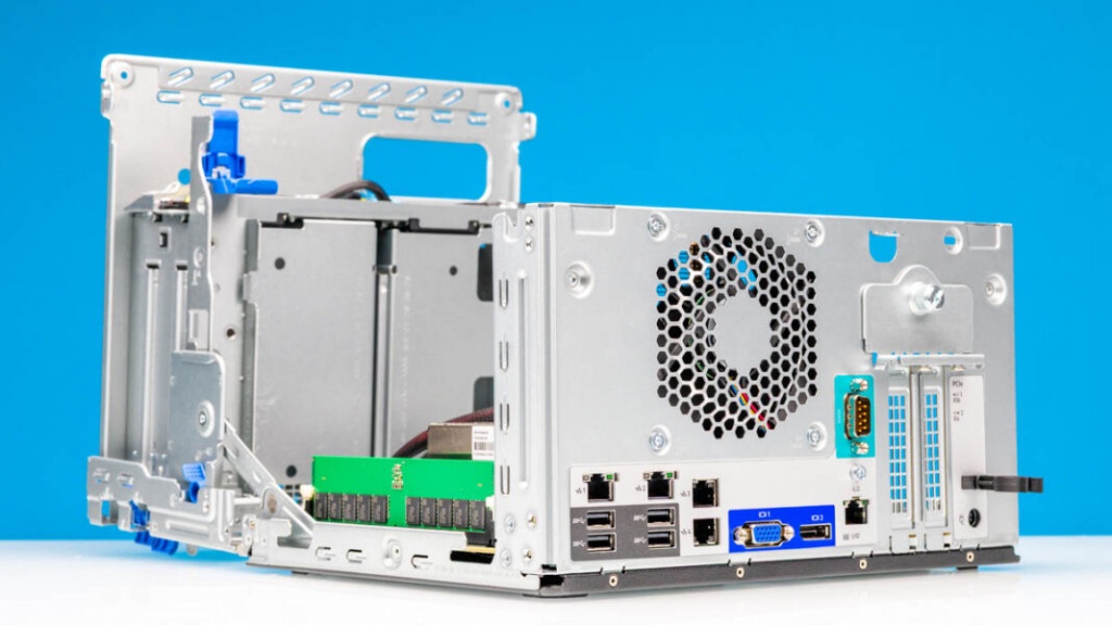 HPE-ProLiant-MicroServer-Gen11-Latch-Opening-1.jpg