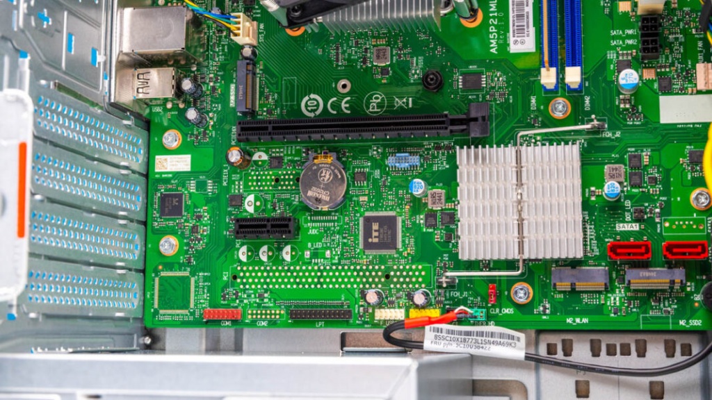 Lenovo-ThinkSystem-ST45-V3-Internal-PCIe-Slots-1068x601.jpg
