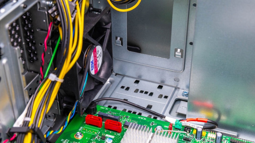 Lenovo-ThinkSystem-ST45-V3-Front-Fan-and-M.2-Mounting-1068x601.jpg