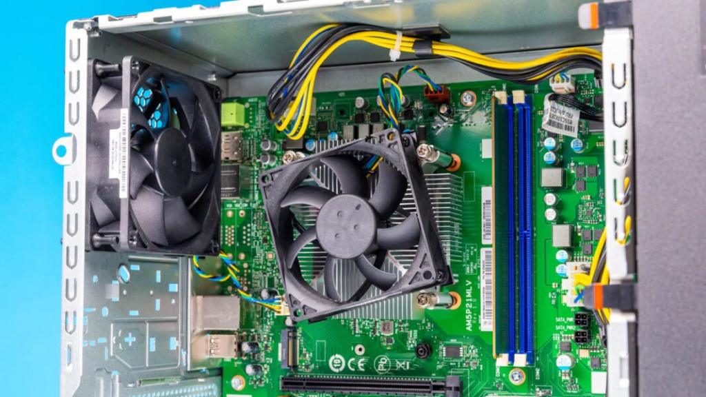 Lenovo-ThinkSystem-ST45-V3-Rear-Fan-1068x601.jpg
