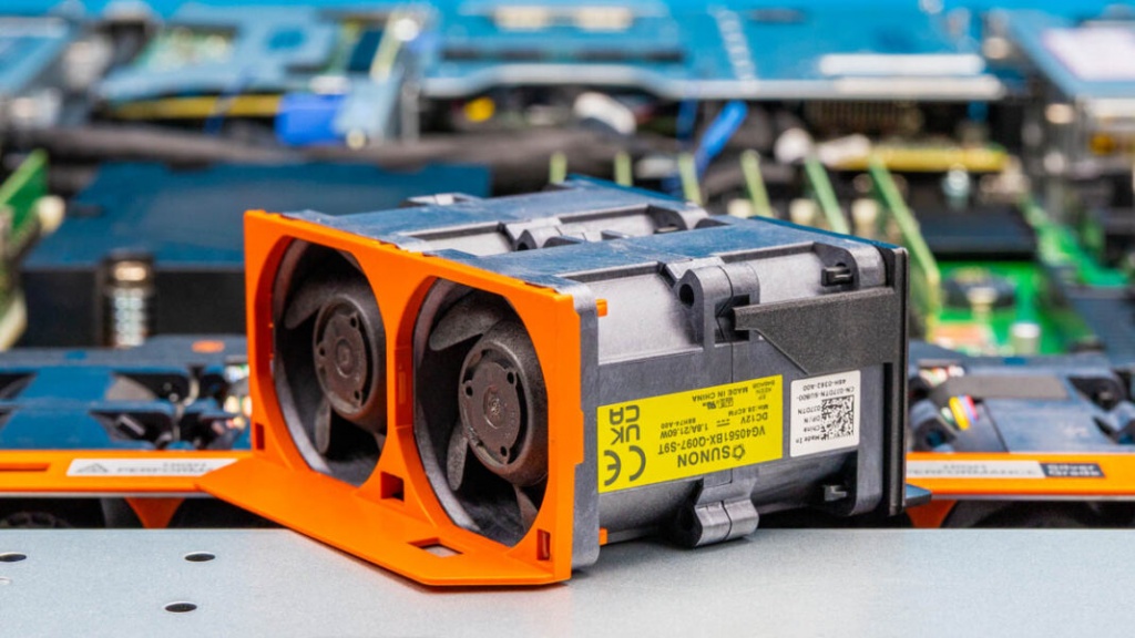 Dell-PowerEdge-R6715-Fan-4-1068x601.jpg