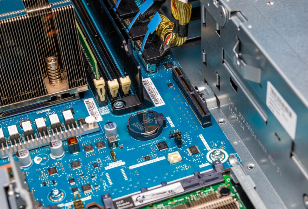 HPE-ProLiant-DL145-Gen11-Riser-Slot-1068x726.jpg
