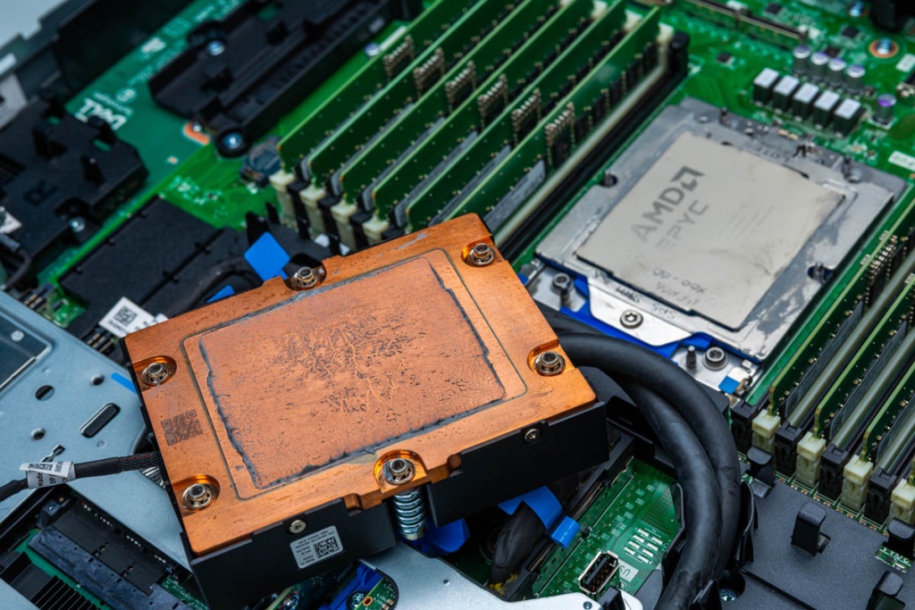 Dell-PowerEdge-R6715-Liquid-Cooling-Block-Bottom-2.jpg