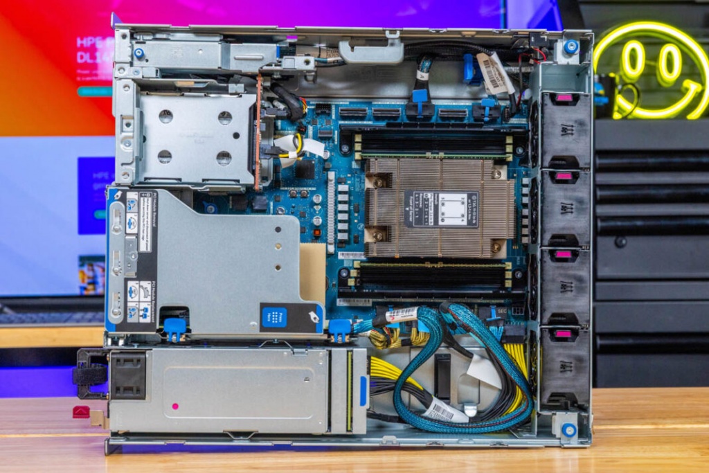 HPE-ProLiant-DL145-Gen11-Internal-Overview-1-1068x713.jpg