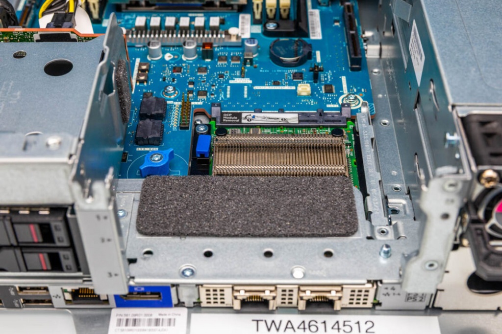 HPE-ProLiant-DL145-Gen11-OCP-Riser-Out-1068x713.jpg
