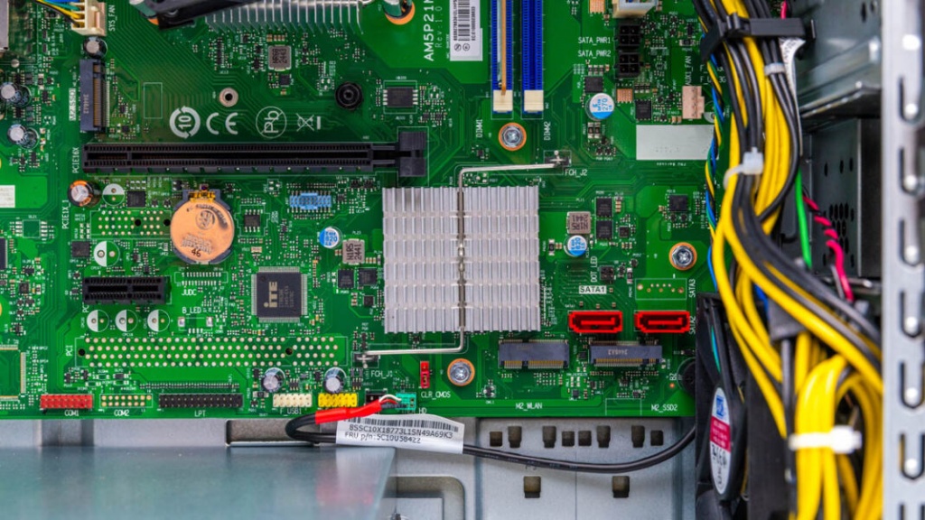 Lenovo-ThinkSystem-ST45-V3-Internal-Motherboard-Bottom-1068x601.jpg